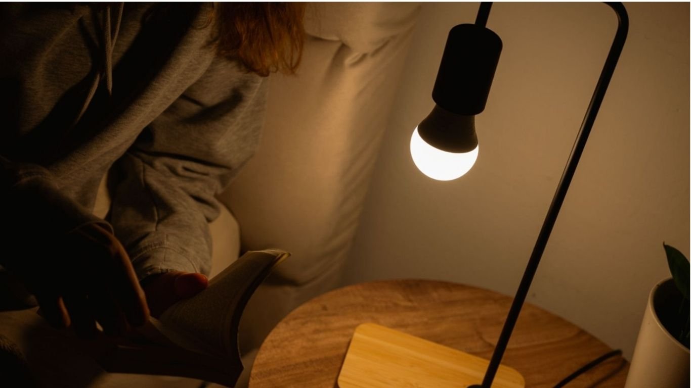 Dim Lights Before Bed: How Evening Lighting Affects Sleep